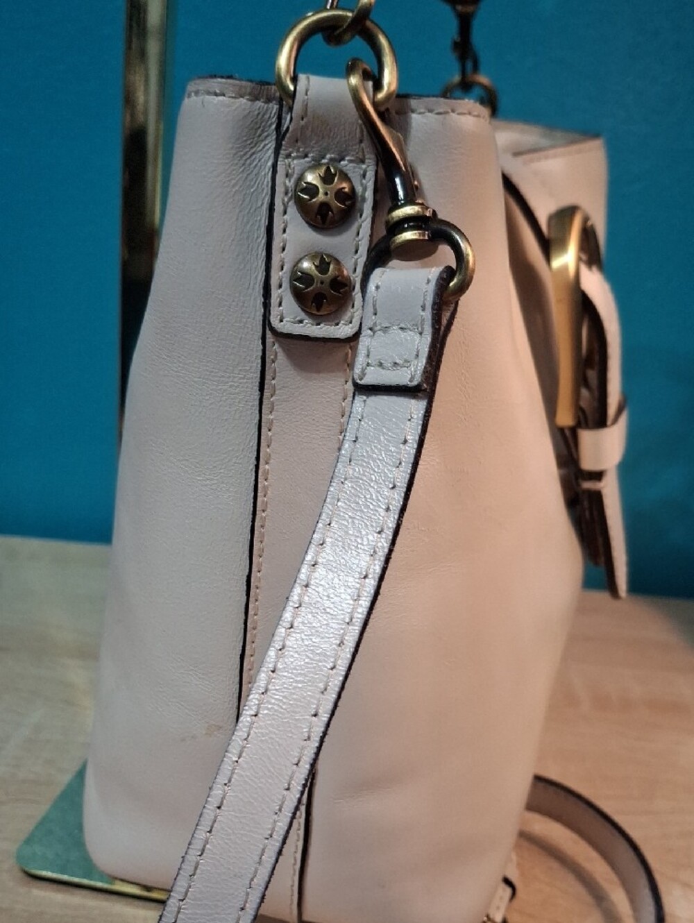 Patricia Nash Irving Bucket Cream Leather Buckle Shoulder/Crossbody Bag - Picture 4 of 15